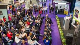 El primer ministro Jean Castex ha anunciado la extensión hasta el 30 de octubre de la prohibición de eventos que involucren a más de 5.000 personas. Una decisión que corre el riesgo de incidir en la reanudación de grandes exposiciones