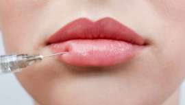 Del momento y a años vista. ¿Por qué? Porque se delimitan, embellecen, engrosan y perfeccionan del modo más natural posible. Hoy, aquí, todo lo que necesitas saber de Russian Lips o Técnica Rusa de Labios, lo último en el tratamiento de esta zona 