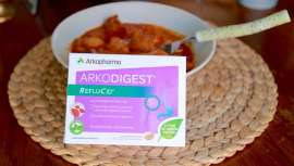 Está formulado con ingredientes de origen natural: olmo rojo (Ulmus rubra). La corteza interna de este árbol contiene mucilagos que recubren y alivian la mucosa gástrica (se forma una balsa que evita el reflujo y, por tanto, la acidez)