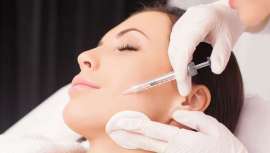 La doctora Cabrera, especialista en Medicina Estética de Clínica Opción Médica, da las bases para que el profesional pueda cuidar mejor la piel del cliente en el centro y la consulta