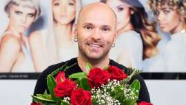 Bielorruso de nacimiento, catalán de adopción y miembro destacado de la industria de la peluquería nacional e internacional, Alexander Kiryliuk celebra sus 11 años en nuestro país junto a su icónico equipo de SK Style Barcelona