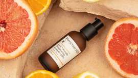 A diferencia de la vitamina C tradicional, el Ester de vitamina C patentado por Perricone MD es una forma más potente, altamente estable y menos agresiva, por lo que es fácilmente absorbible para obtener los máximos beneficios antioxidantes