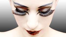 En la Era de la Mirada, la estética y belleza profesional pone a nuestro alcance recursos a la última para embellecer y destacar esta zona del rostro protagonista como resultado del uso de las mascarillas, es el caso de los implantes de pestañas 