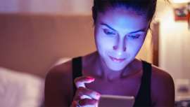 La empresa de belleza coreana Amorepacific ha publicado un documento de investigación sobre el impacto de la luz azul en la piel humana, junto con un método de evaluación clínica sobre la eficacia de los agentes bloqueadores de luz azul