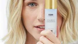 Es un sérum hidratante intensivo de uso diario para prevenir y tratar los primeros signos de la edad, especialmente creado para todas aquellas mujeres que buscan su primer cuidado antiedad  y así conseguir una belleza naturalmente joven 