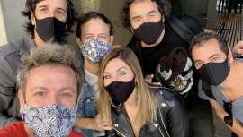 El peluquero pamplonés es el responsable del maquillaje y el peinado de la vocalista durante la nueva gira del grupo, en la que presentan su disco Un susurro en la tormenta