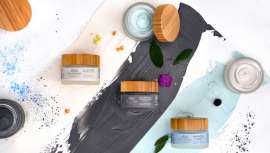 Son aptas para pieles sensibles con texturas cremosas, fragancias naturales y fácil aclarado que ofrecen beneficios purificantes, restauradoras, hidratantes y antioxidantes