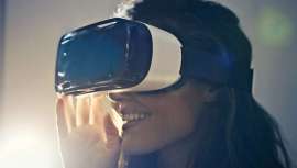 Galderma Interactive Anatomy (GIA), plataforma digital que educa en la anatomía facial, premiada en la categoría Realidad Virtual, Aumentada o Mixta en los Hermes Creative Awards. Tecnología de realidad virtual basada en el movimiento 