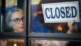 Unas 8.500 peluquerías catalanas, llamadas a cerrar el martes 20 de octubre para reclamar más ayudas. Las esteticistas, por su parte, piden abrir insisitiendo en su seguridad y denunciando pérdidas millonarias 