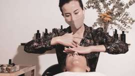 Esta técnica incide en los puntos de fijación de los músculos al hueso, así como en las suturas óseas de ciertas partes de la cara que participan en el anclaje esencial de la musculatura