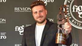 El joven valenciano ha sido considerado el mejor estilista menor de 28 años de nuestro país al conseguir el premio a Peluquero Revelación 2020 