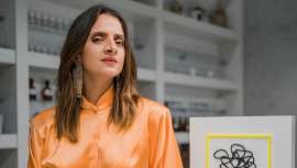 Oler es un placer y Macarena Gómez lo sabe, por eso no ha dudado en agrandar su nariz para simbólicamente multiplicar una de las sensaciones más increíbles que pueden llegar a sentirse