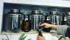 Reciclado de hasta el 95% de los residuos del salón, incluyendo láminas de aluminio, tubos de color, cabello, plástico y papel. Salon Sustainability, la nueva empresa de los británicos JC y Jacus Aucamp