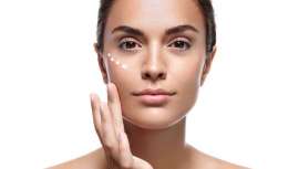 La limpieza de la piel es fundamental durante el invierno. Por un lado, las calefacciones desprenden sustancias tóxicas y gases, creando polución ambiental y, por otro, las mascarillas aumentan el sudor y la producción de sebo