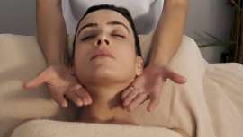Yvette Pons, facialista con más de 30 años de experiencia en el sector de la estética y la salud, recomienda la importancia y los beneficios de las terapias manuales