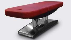 Es la última innovación Lemi. Se trata de Nettuno, una camilla bajo la lluvia para verdaderos tratamientos de hidroterapia en el spa