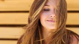 Nem o inverno, nem o frio, a chuva, o vendo, os aquecedores, nem o stress derivado de circunstâncias excecionais. Três hairstylists de cabeceira enumeram as rotinas “beauty” para cabelos saudáveis, brilhantes e protagonistas