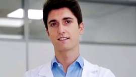 El especialista en cirugía plástica, estética y reparadora del Hospital Universitario y Politécnico La Fe de Valencia, Enrique Salmerón González, ha sido galardonado con el destacado Premio Sanitas MIR de este año