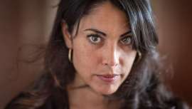 De firme propósito, tanto como sus ideas claras, concisas y directas, Pilar Zaragoza es una mujer peluquera de sólidas convicciones que no por ello deja de formase y formar en post de la consecución y mantenimiento de la excelencia 