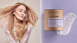 Durante a utilização de descolorantes, as proteínas do cabelo correm o risco de danificar-se. O que ocorre então com um cabelo já pintado? Blondego, de Alter Ego Italy, novo descolorante em pó com micropigmentos violetas, aclara de forma segura