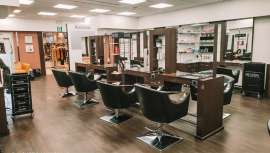 La peluquera valenciana Pilar Zaragoza inaugura su primer espacio
dedicado a la peluquería femenina, convirtiéndose en el tercer
salón para la firma junto a Eos Men