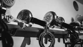 Existe un museo, el más grande, donde la peluquería se mueve a sus anchas, de izquierda a derecha y de arriba a abajo para la observación de piezas extraordinarias, incluidos los primeros secadores eléctricos, un paso de gigante para la industria