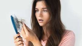 El desgaste físico producido por la enfermedad, sumado al estrés con el que se convive, son los factores que han contribuido a la caída desmesurada del cabello en algunos pacientes, según los especialistas de la clínica de medicina capilar MC360