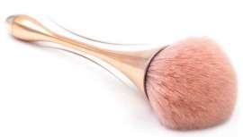 Unos polvos y una buena brocha bastan para conseguir efecto buena cara en dos minutos