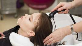 El básico que desconocías, pero que a partir de ya será una pieza imprescindible en tu armario del baño, el pre champú, y disfruta y presume de pelo, pelazo