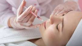 Hace que el volumen de la cara se vea desproporcionado y nada natural y suele dejar un impacto psicológico negativo en el paciente