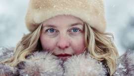 Si quieres ayudar de verdad a tu piel a soportar el frío extremo, ésta necesita un extra de atención e hidratación. Ponte tu crema de noche, también por la mañana. Un gesto vital que nos explican los expertos 