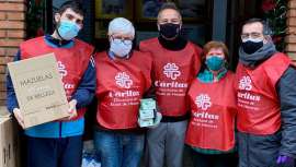 La empresa de productos de peluquería y estética profesionales ha  entregado lotes de productos esta Navidad en colaboración con Cáritas 