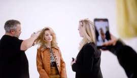 En colaboración con Igora Royal, oferta de tendencias y
educación para descubrir, entre otras muchas cosas, y vía digital The Royal Glory Collection y a los profesionales más icónicos en masterclass y sesiones look & learn