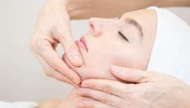 La sequedad y la deshidratación cutáneas hacen que nuestra piel presente un aspecto más envejecido, opaco y apagado