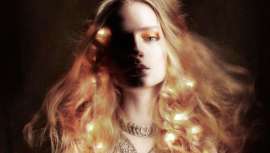 El Folies Bergére en la capital francesa acoge la nueva fecha de esta cita con la peluquería 