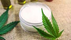 Hablamos de un compuesto natural y totalmente legal presente en el cannabis y cada vez más utilizado en el mundo de la cosmética, el cannabidiol o CBD