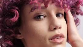 Goldwell acaba de anunciar su Color del Año para el 2021: Lilac Aura. Un púrpura pastel, fresco y moderno