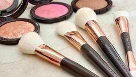 ¿El universo de las brochas es para ti un misterio?¿Cuántas hacen falta?, ¿qué tipo utilizo para cada producto?, ¿cómo hay que lavarlas? A todas estas preguntas responde Sonia Marina, la maquilladora en la que confían las celebrities