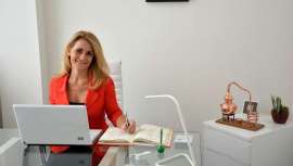 Una vida dedicada a la belleza y la pasión que le inspira hacen de Natividad Lorenzo una de las figuras actuales más pujantes en lo referido a la estética, la cual concibe a su vez como medio para alcanzar una vida sana y completa 