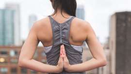 Los dolores de espalda son cada vez más frecuentes en la población, especialmente ahora que el teletrabajo nos obliga a permanecer más tiempo sentados, debilitándose así nuestra musculatura