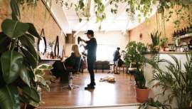 Fundada por expertos en medio ambiente, peluqueros y activistas ecológicos, Green Salon Collective es la autoridad original en sostenibilidad de salones en todo el Reino Unido e Irlanda 