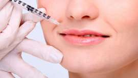 La doctora Gema Pérez Sevilla, cirujana y experta en medicina estética facial, explica por qué se producen y cuáles son los mejores tratamientos para corregir estos pliegues, devolviéndole al rostro su juventud