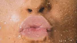 La Dra. Aurora Rodríguez-Huergo nos cuenta a qué se debe este problema y cómo podemos combatirlo para volver a tener unos labios sanos y juveniles