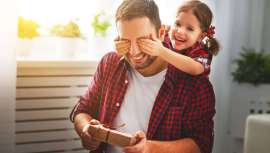 ¿Vas a dejar escapar la ocasión de regalarle la esencia de la belleza en el Día del Padre? Elige Scens, belleza genderless para un ritual de cuidado y bienestar ultraeficaz y natural. El regalo ideal