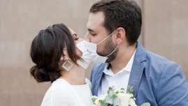 En 2020 nos quedamos sin bodas, bautizos ni comuniones. En 2021 la industria y sectores implicados centran su objetivo en la reanimación de las bodas que dan trabajo a millones de personas en el mundo y engrasan los mecanismos de la producción 