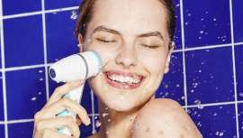 Utilizando influencers que describen las propiedades de sus cosméticos de forma considerada confusa en lo referido mayoritariamente a su máquina facial LumiSpa