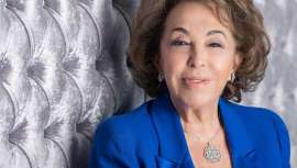 Le llaman la Coco Chanel de la estética. No en vano, ha atravesado a lo largo de casi 5 décadas, épocas distintas, algunas de carácter sorpresivo no carente de dificultades, como la de ahora. Carmen responde a cómo es su belleza en pandemia 