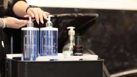 Una línea que se centra en la recuperación de la juventud del cabello con los mejores y más avanzados ingredientes, dando respuesta a una de las demandas actuales más habituales en los salones de peluquería, el antiaging capilar 