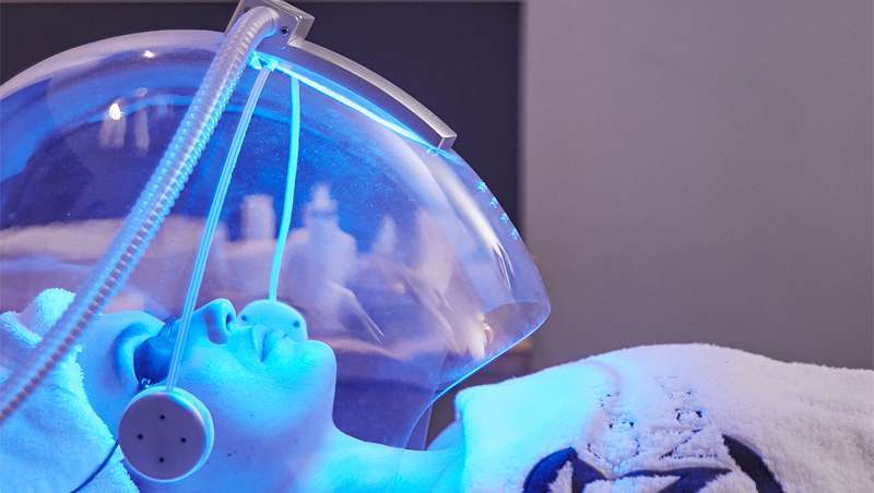 Bolhas de oxignio para um rosto de famosa, como Jennifer Aniston e Victoria Beckham