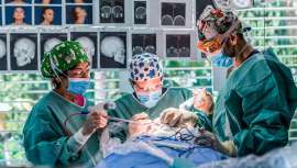 Skullpture es el equipo quirúrgico español pionero a nivel internacional en desarrollo, patente y ejecución de técnicas quirúrgicas especializadas en la estructura ósea facial. 2.000 pacientes ya avalan su trabajo 